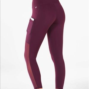 Fabletics powerhold capri NWT!!